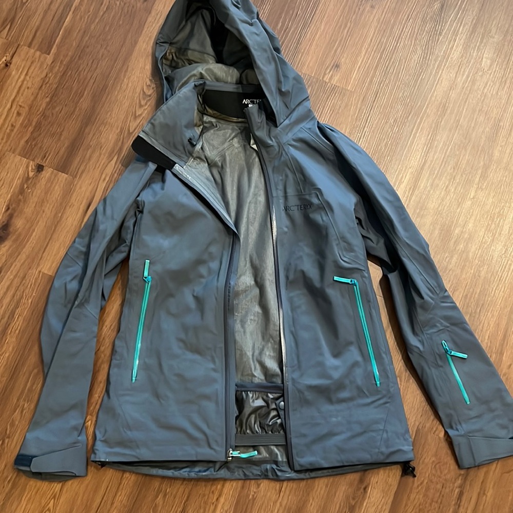 Arcteryx Shell Jacket - GORETEX - Women’s Medium - Grey